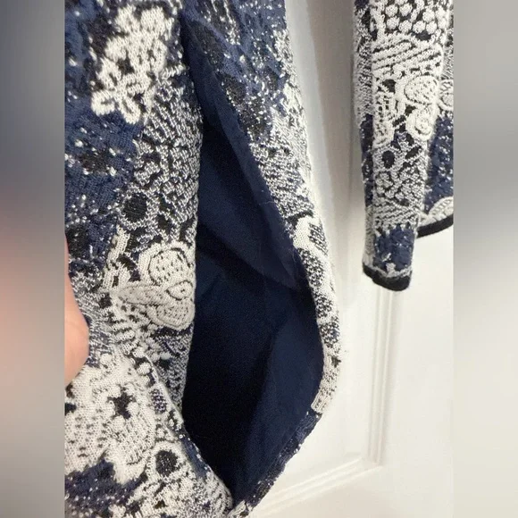 Philosophy Blue and White Floral Open-Front Long Knit Cardigan - Picture 4 of 6